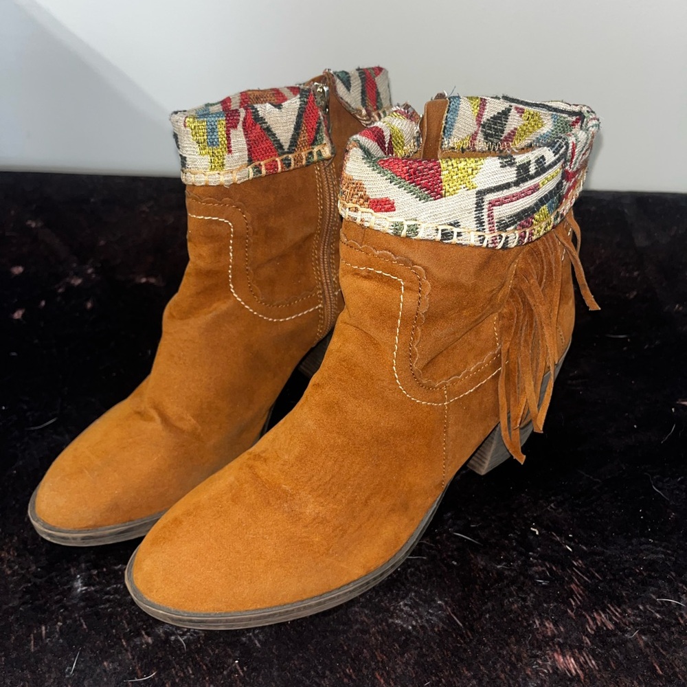 Zigi Soho Tan Suede Fringe Ankle Boots